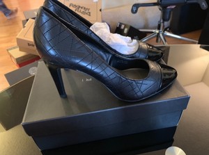 black pumps size 10
