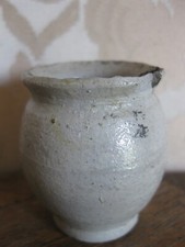 Ancien petit pot en grès   Alsace   16ème siècle ?