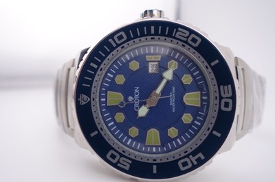 Croton  AQUAMATIC  30-ATM Extreme Quartz Diver s Watch   Blue Dial.  CA301209
