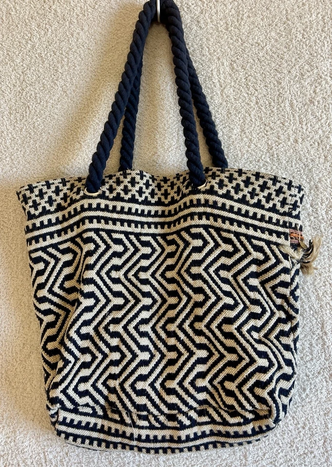 Bolso de Mano/Bolso de Hombro C&C California Tejido Yute Borla Azul Marino/Marfil Multi Bohemio Foto 3 de 4