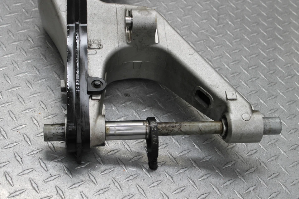 2007 HONDA INTERCEPTOR 800 VFR800 REAR SWINGARM BACK SUSPENSION SWING ARM - Image 2 of 4