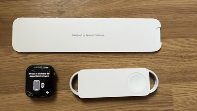 Apple Watch SE Nike 44mm Aluminiumgehäuse mit Pure Platinum/Schwarz Sportarmband