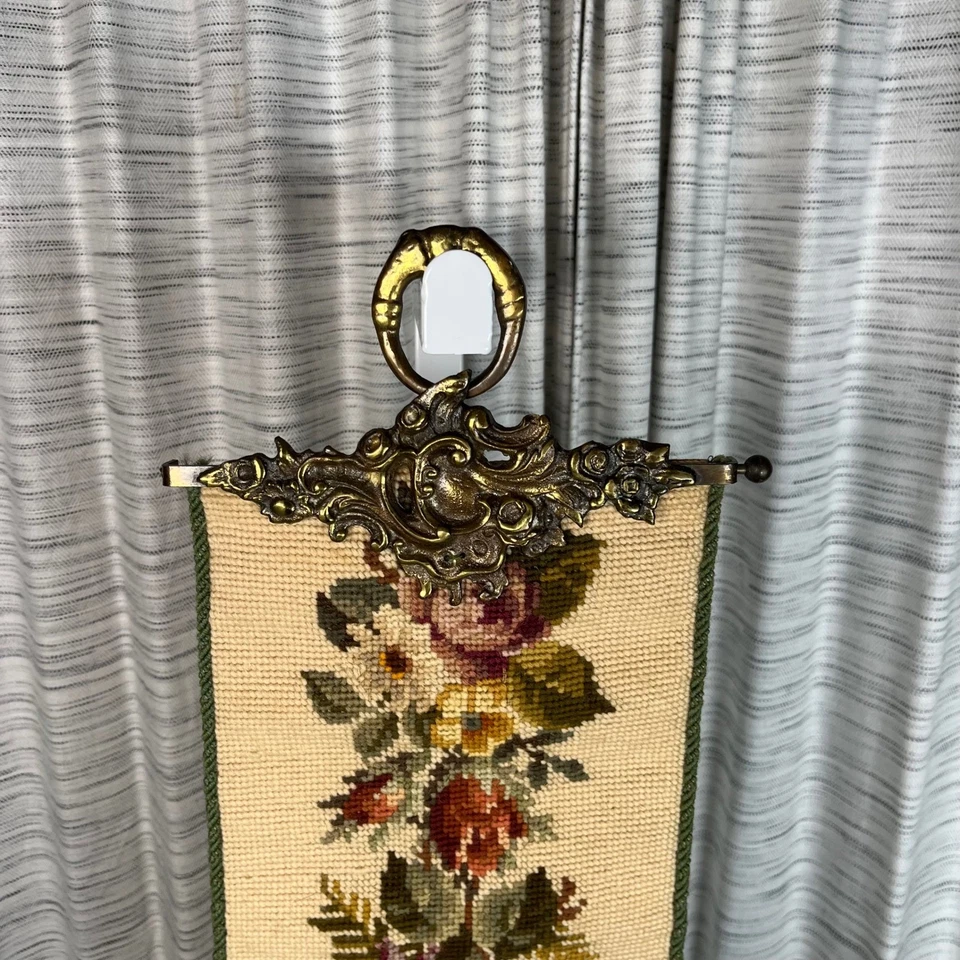 Tapiz de pared vintage con punta de aguja y campana de latón floral hecho a mano 53"x7" Foto 2 de 4