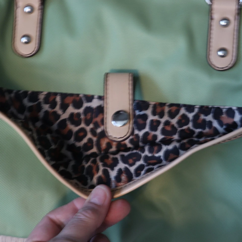 Bolsa de mão Maxx NY feminina L verde sálvia forrada de náilon bolsa de ombro - Imagem 2 de 4