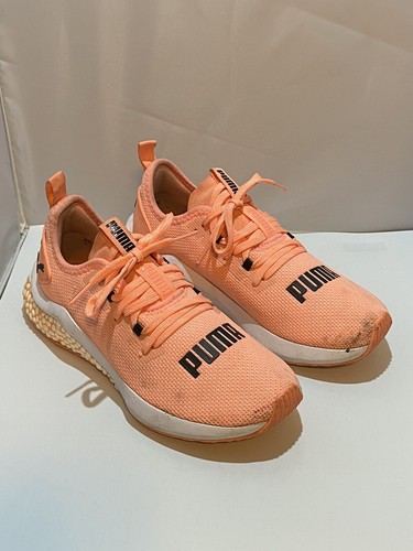 salmon color pumas
