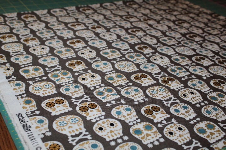 Tela Dios de Los Muertos CUARTO GRASO 18" X 21" Algodón CALAVERAS DE AZÚCAR México DIVERTIDO Foto 2 de 4