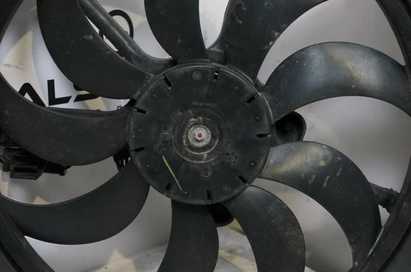 Nissan Versa S 2015 1,6 L radiador ventilador montaje del motor 21403 3VB8A fabricante original Foto 2 de 4