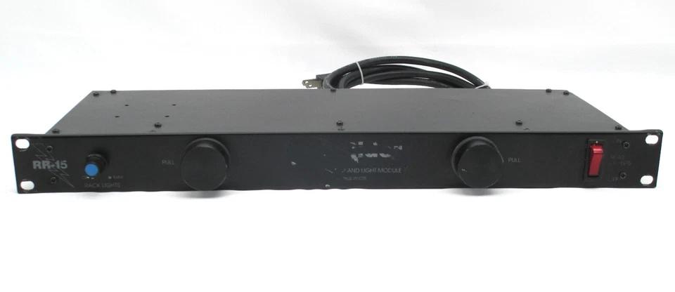 Acondicionador de potencia y módulo de luz Rack Rider RR-15 1800W 15A Foto 2 de 3