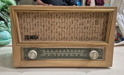 Vintage zenith radio Model B730E