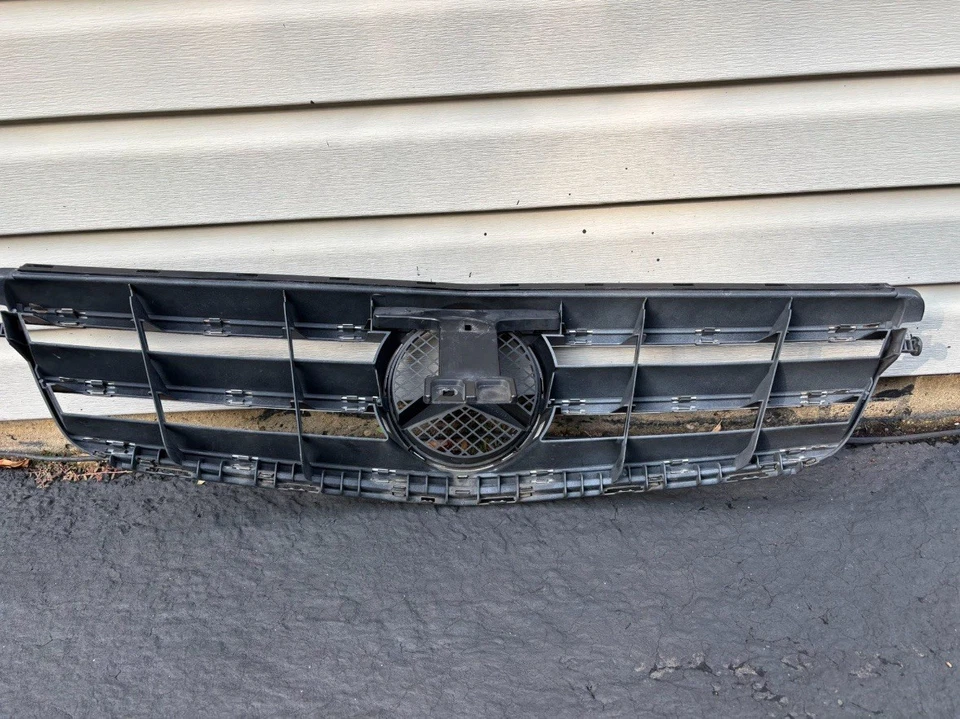 Parrilla delantera deportiva Mercedes-Benz W204 C250/C300/C350 - OEM - 2012-2014 Facelift Foto 3 de 3