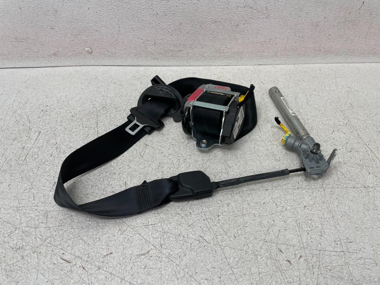 14-17 Maserati Quattroporte S Front Right Seatbelt Retractor Tensioner 1359 OEM