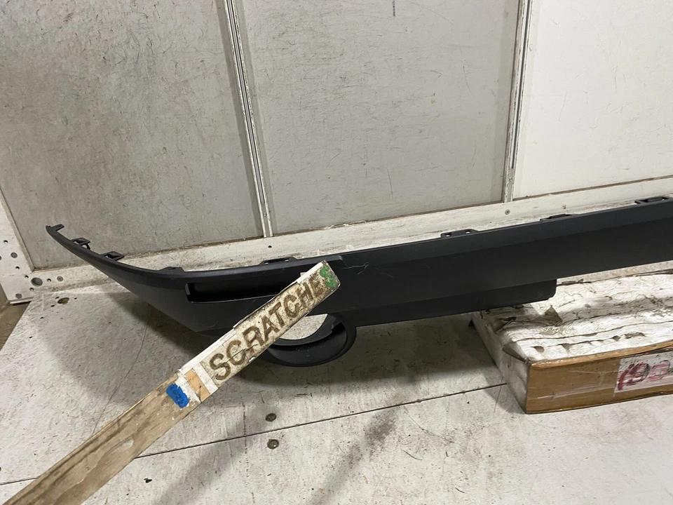 Para-choque traseiro inferior AM 2010-2016 Cadillac SRX luxo/premium/desempenho - Imagem 4 de 4