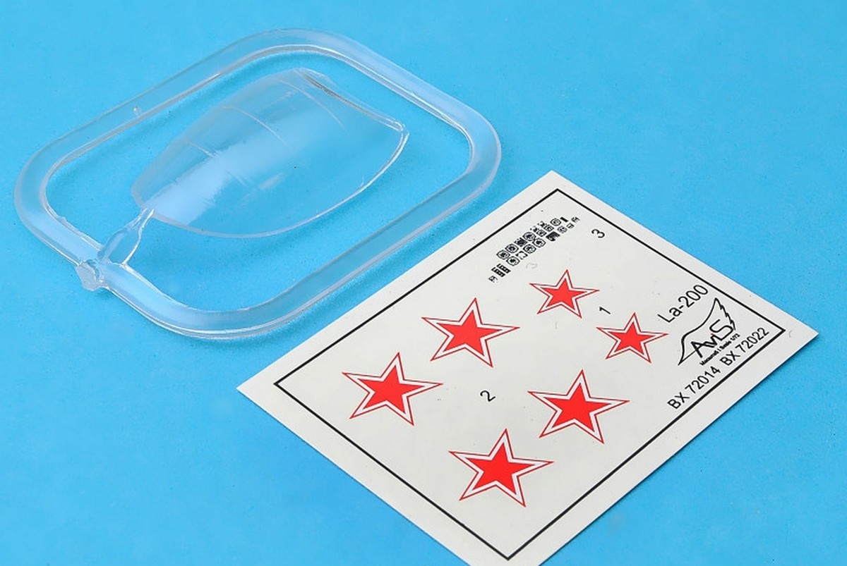 Lavochkin La-200 with Toriy Radar scale plastic model kit 1/72