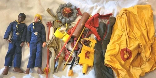 Lot Of Vintage Kenner Boy Scout Incl. 1974 Steve & Bob black Figure + 15 access.