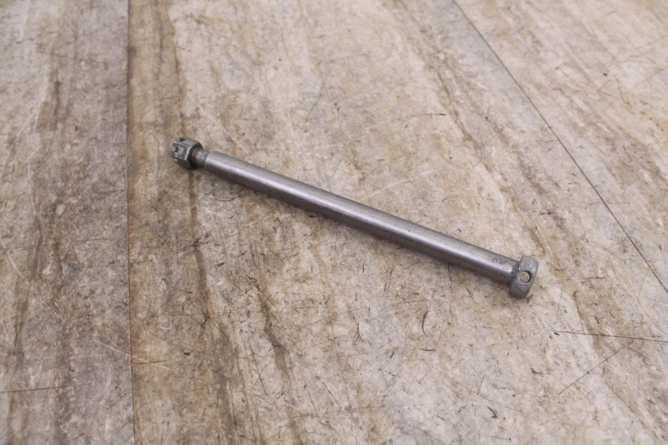 1980 SUZUKI GS450L Front Axle w/ Nut - Image 3 of 4