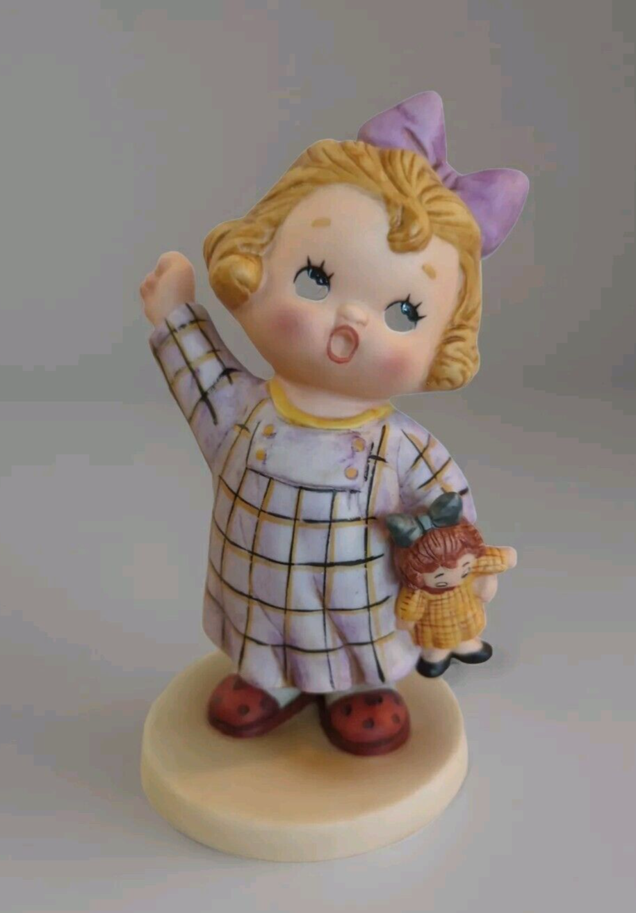 Campbell Kids Ready for Bed 537 of 10,000 Figurine Little Girl Holding Doll 1999