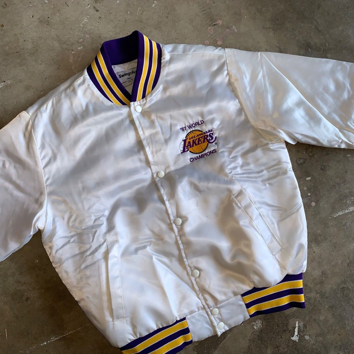 1987 VINTAGE 80s LOS ANGELES LAKERS WHITE SATIN JACKET NYLON BOMBER SZ  M