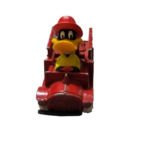 Vintage 1988 ERTL Looney Tunes Daffy Duck Fire Truck Toy Collectible Red - Picture 3 of 14