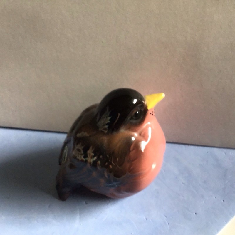 Hagen Renaker Large Robin Bird