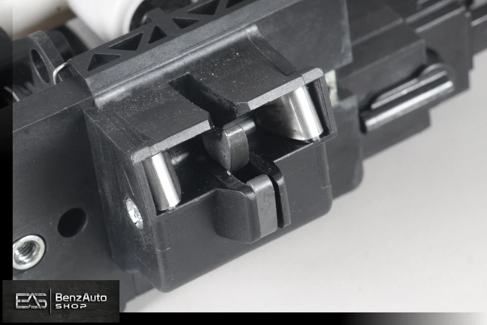 03-12 Mercedes R230 SL55 SL600 Tapa Trasera Cerradura Cierre Manija Conjunto OEM Foto 3 de 4