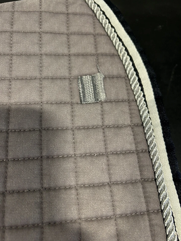 Almohadilla de silla de montar de doma Schockemohle - gris gris con encuadernación negra - completa Foto 4 de 4