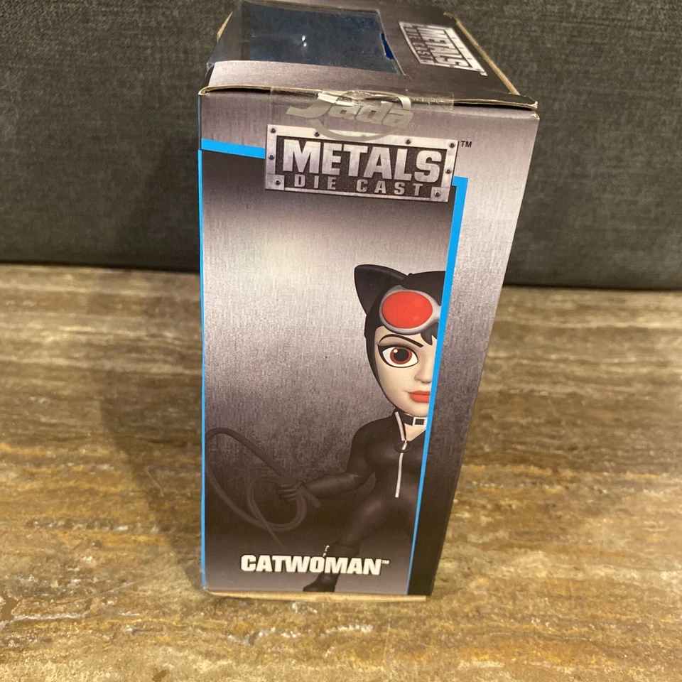 NUEVO Jada Toys DC Comics 4" Metales Diecast Figura de Acción Catwoman M370 2016 Foto 2 de 4
