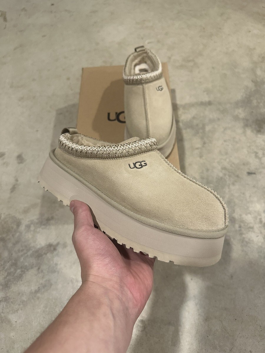 UGG Tazz Mustard Seed Suede Platform Clog Size 9 Womens NEW UGG Tazz Mustard Seed Suede Platform Clog Size 9 Womens NEW
