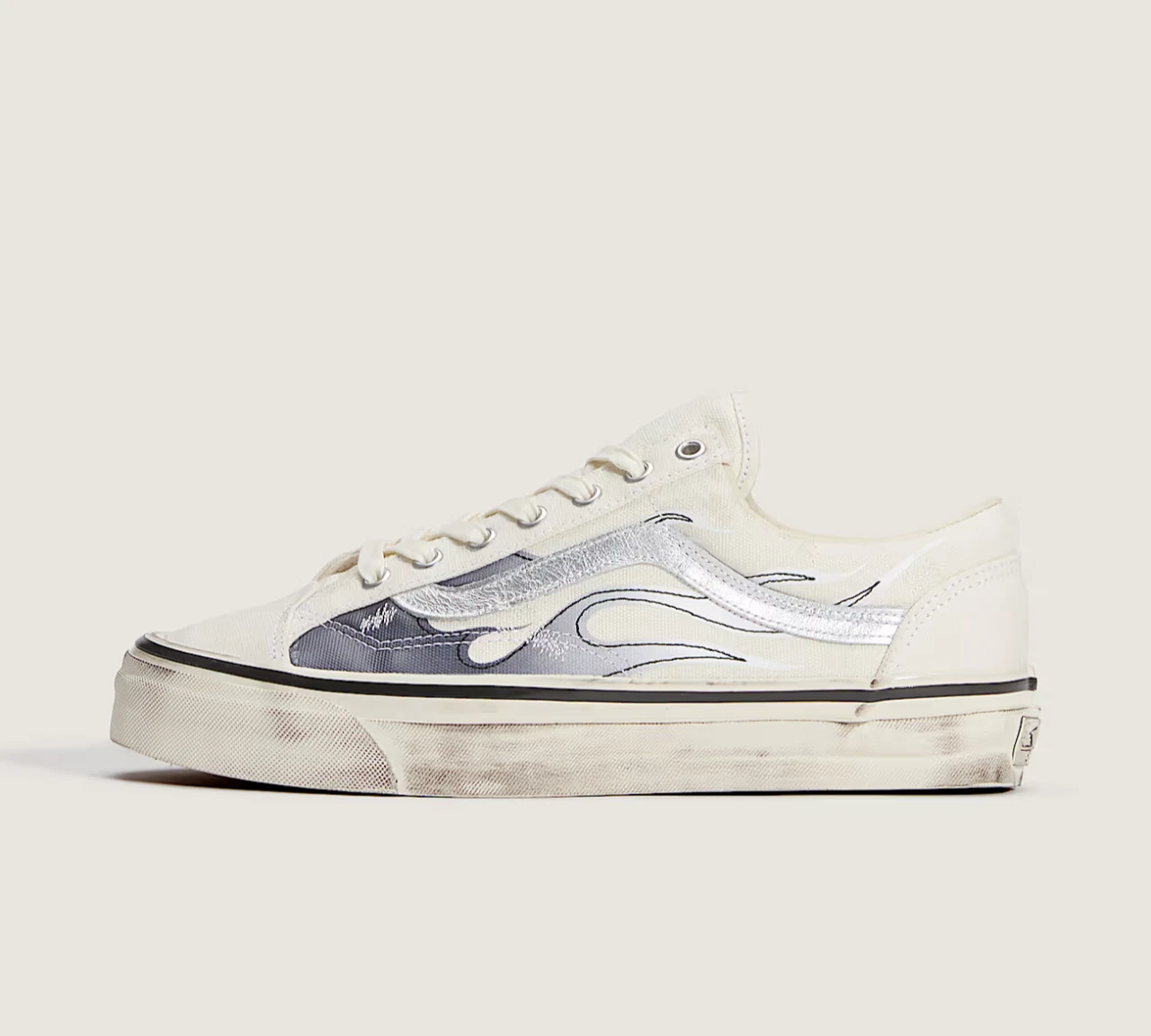 Vans Premium Old Skool 36 Flames in White and Silver All Sizes
Opens in a new window or tab