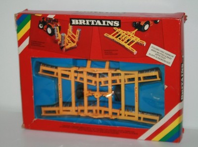 BRITAINS POWER FARM _ 9552 _ FOLDING DISC HARROW _ 1984 _ NEU NEW MIB