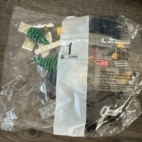 DAMAGED BOX LEGO Creator Expert Winter Toy Shop 10249 Village Station 10259 LOT