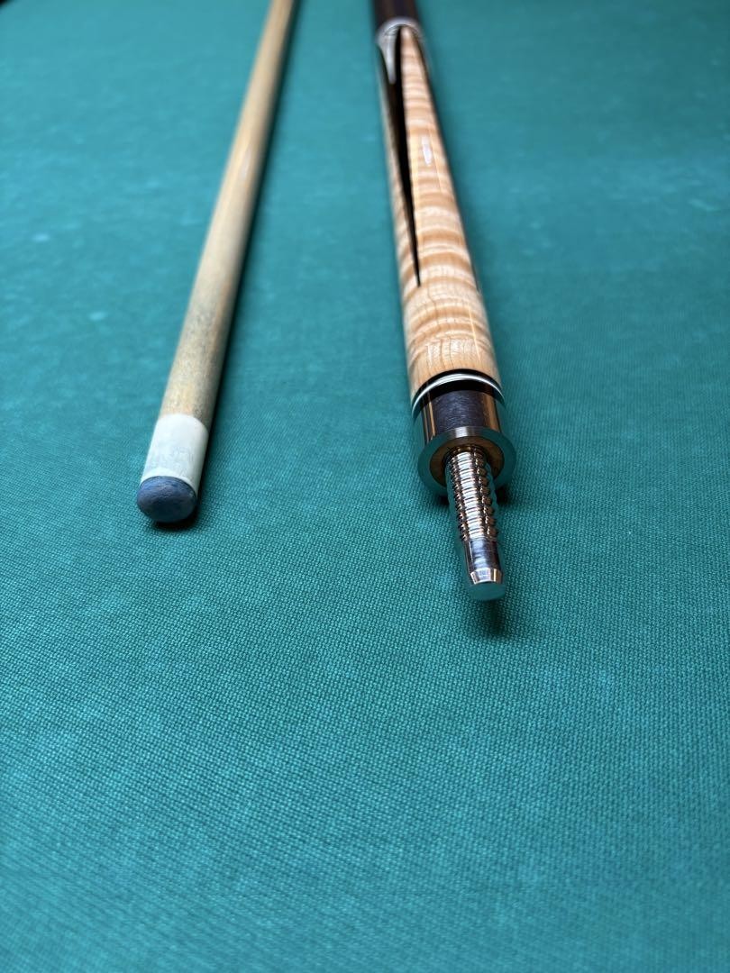 Mezz AXI-608 Billiard Cue Gold Lettering Rare Model Hybrid