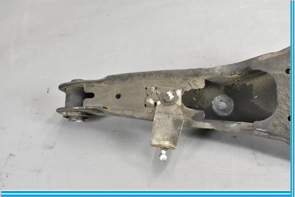 06-13 Brazo de control inferior trasero derecho del lado del pasajero Volvo C70 31277585 OEM Foto 3 de 4