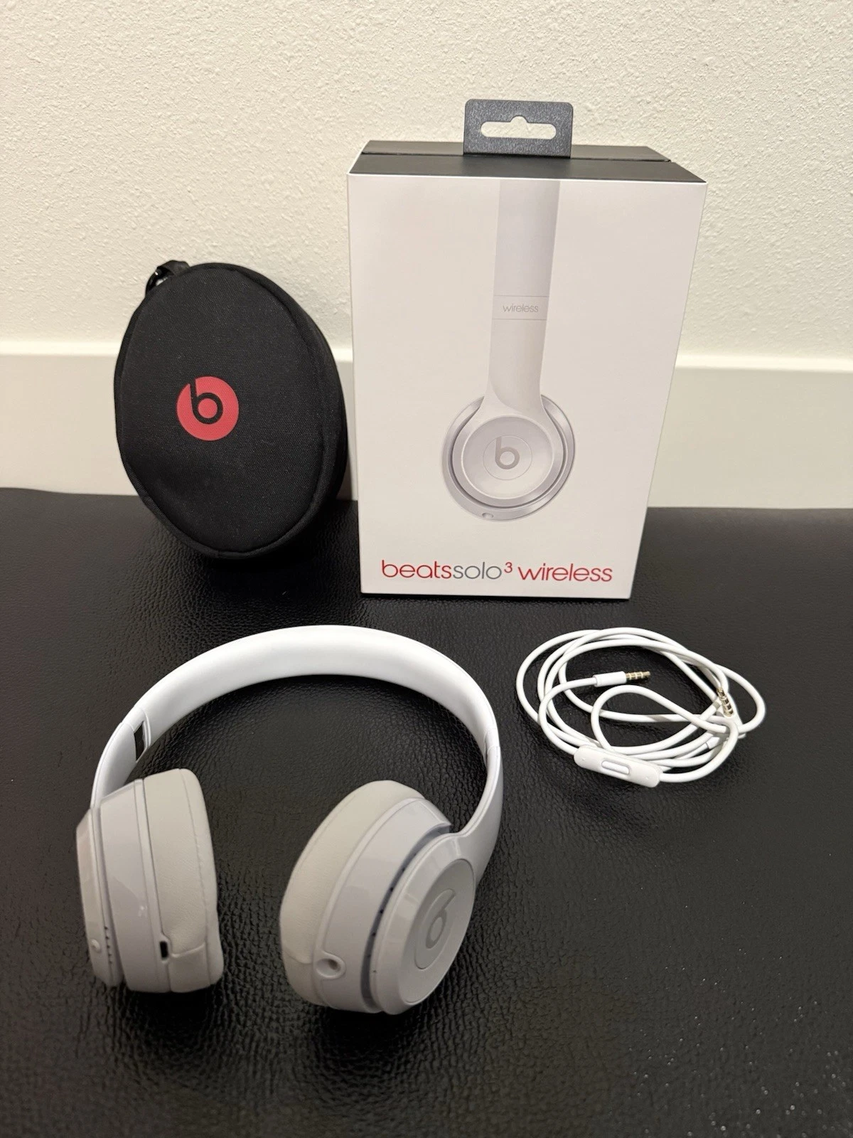 Beats by Dr. Dre Solo3 Wireless Headphones White/Gray Bluetooth Foldaway w/ Case