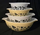 Vintage PYREX Gooseberry Cinderella Nesting Mixing Bowls - Set of 4