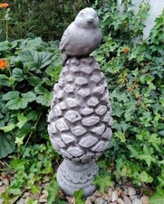 STATUE VOGEL AUF ZAPFEN FIGUR STEINGUSS GARTENDEKO ANTIK COTTAGE STIL NEU