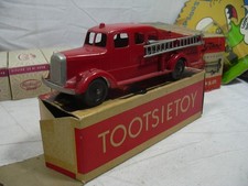 TOOTSIETOY TOOTSIE TOY U.S.A. '50'S DIE-CAST PUMPER FIRE ENGINE NO. 469 WB