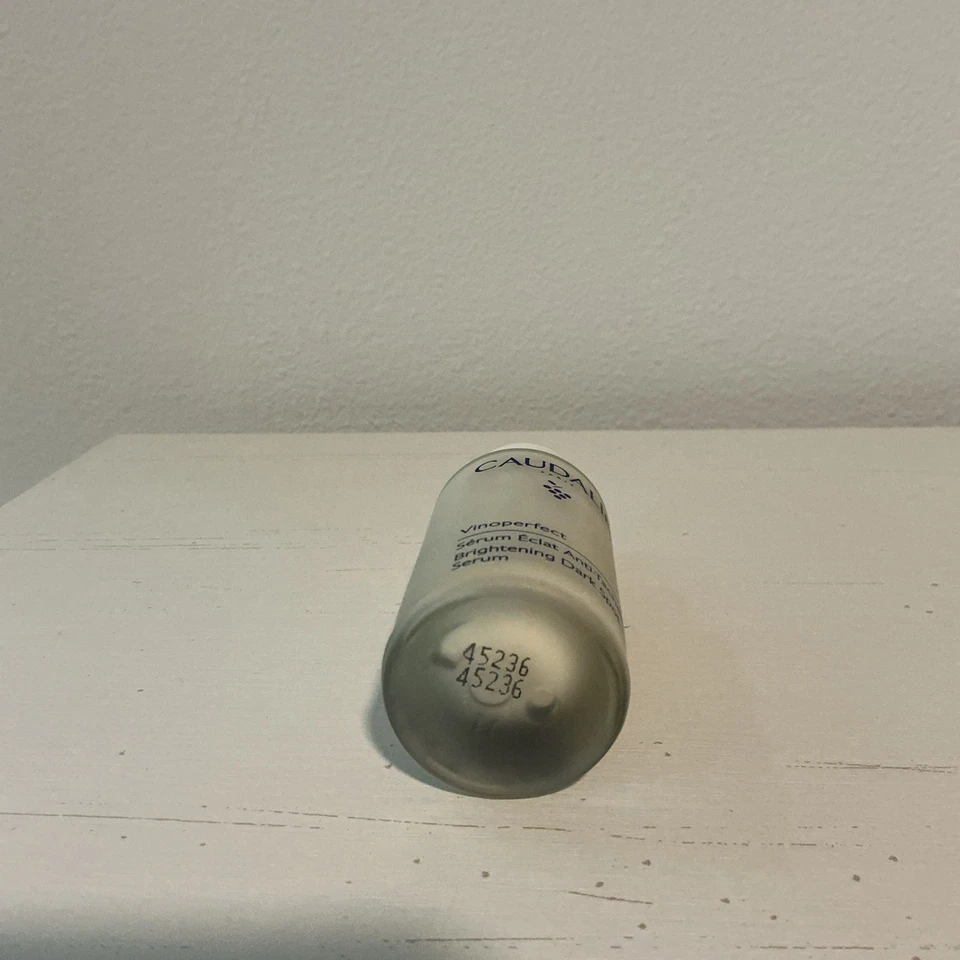 Suero iluminador de manchas oscuras Caudalie Vinoperfect 30 ml/1 fl oz - nuevo sin caja Foto 4 de 4