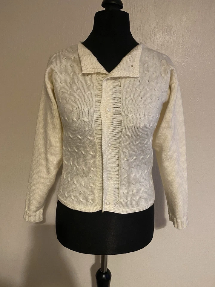 Women's cream vintage cardigan with buttons on front Size 8 Handmade by me - Image 2 of 4