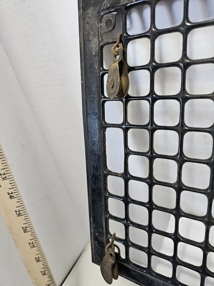 Cubierta de registro vintage con suéteres para porcelana esmaltada por conductos negra 11”x 14”. Foto 3 de 4