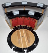 Thomas  Friends VTG Tidmouth Wooden Roundhouse Shed/Roundabout Toys'R'Us