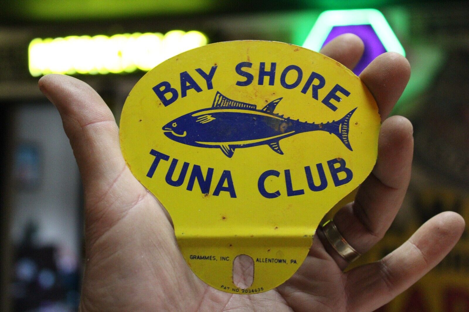 RARE 1950s BAY SHORE TUNA CLUB STAMPED PAINTED METAL TOPPER SIGN FISHING BAIT