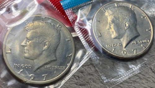 1971 P & D UNCIRCULATED MINT SEALED KENNEDY HALF DOLLAR ROLLS ($20 FACE VALUE)