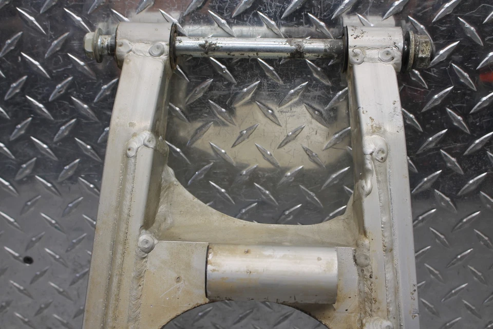 1985 KAWASAKI KL600 ПОВОРОТНЫЙ РЫЧАГ ПОДВЕСКА - Изображение 2 из 4