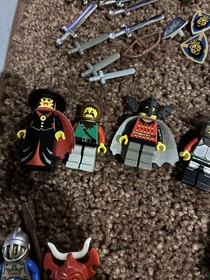 READ! LEGO CASTLE PIRATE ISlANDER LOT 34 MINIFIGURES +6264 6262 6039 1970 70311 