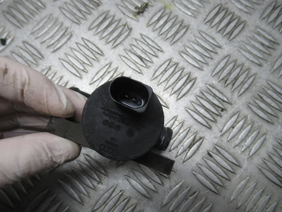 AUDI A4 AVANT S-LINE 2015 2,0 TDI automático B8 MK4 5 puertas bomba de agua auxiliar ref3010 - Imagen 3 de 4