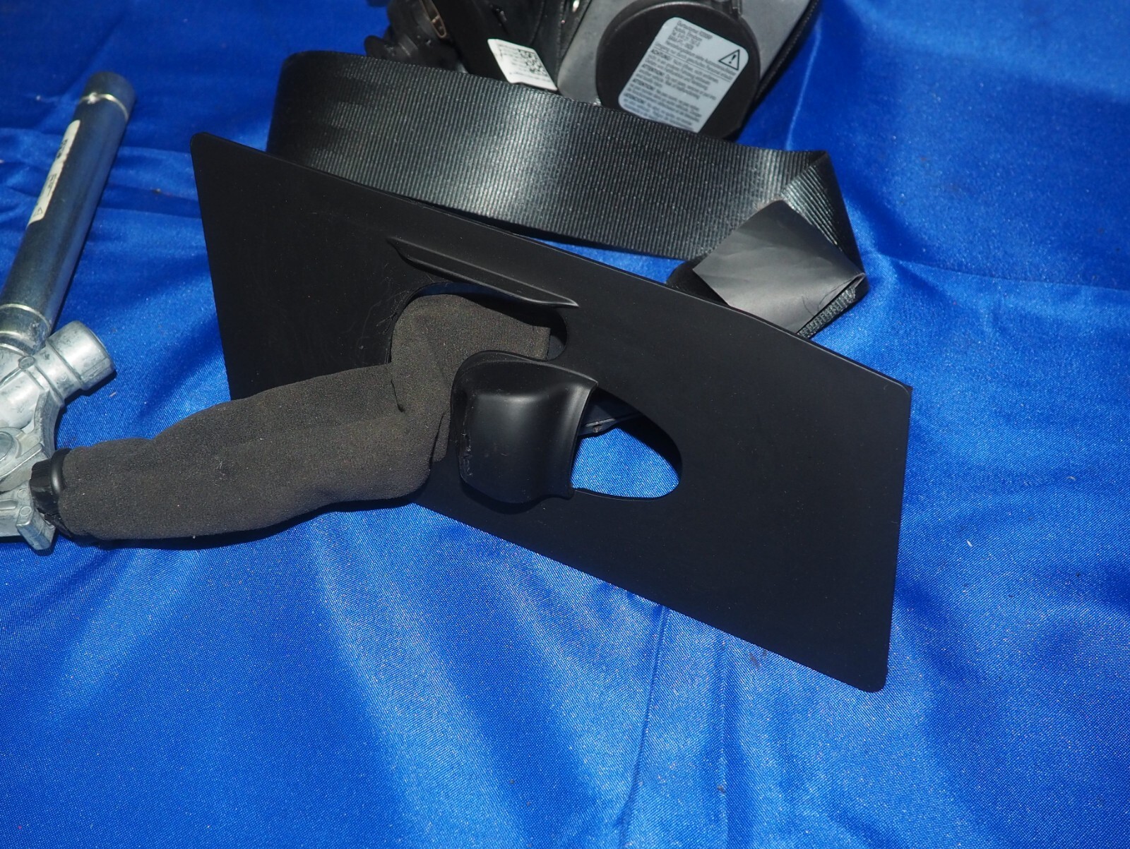 2014-2017 Maserati Quattroporte Front Right Side Seat Belt Buckle Tensioner