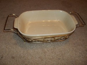 Vintage Pfaltzgraff Casserole Dish and metal carrier, 32 Ounce FTDA