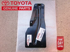 89 - 95 TOYOTA PICKUP REAR LEFT SIDE MUDGUARD SUPPORT BRACKET OEM BRAND NEW