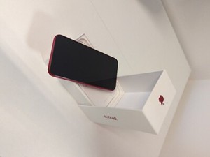 Apple iPhone 11 - 64GB - Red-Edition A2221