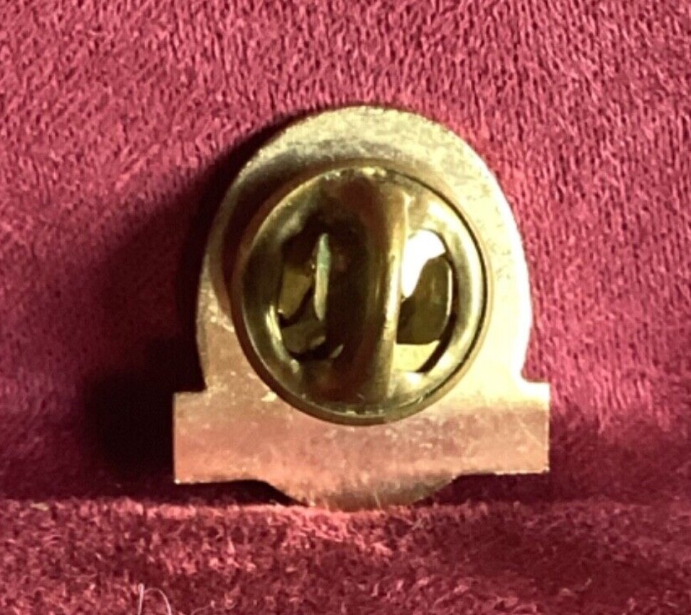 McDonald's Employee pin Columbia pin thumbnail 2